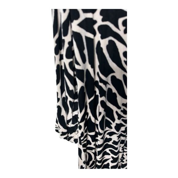 Chico's Travelers Dress Button Down 3/4 Sleeve Jersey Beige/ Black Size 2 large - Picture 8 of 9